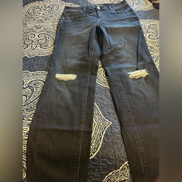 Inc Blue Jeans size 8 frayed patches on legs and cuff of Jean💙 - Picture 5 of 16